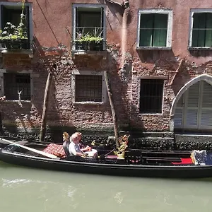 Apartment Saint Mark Canal View 