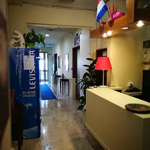 Отель Riviera ***